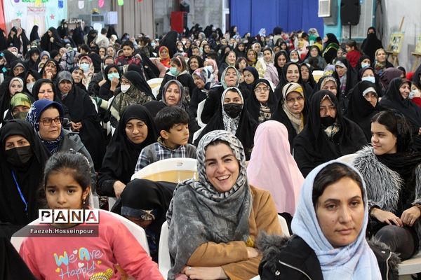 برگزاری مراسم بوی بهشت بهانه‌ای برای تجلیل از خانواده شهدا در بهارستان‌2