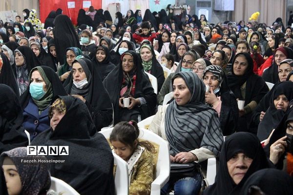 برگزاری مراسم بوی بهشت بهانه‌ای برای تجلیل از خانواده شهدا در بهارستان‌2