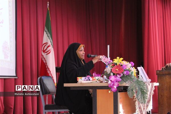 جشن میلاد کوثر با حضور خبرنگار ایرانی آمریکایی در نایین