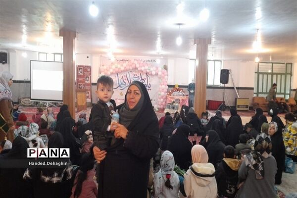 تقدیر از مادران دارای سه فرزند پاکدشتی