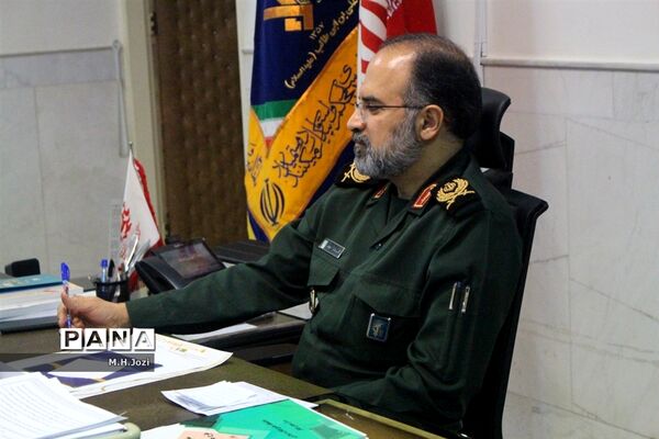 دیدار اعضای سازمان دانش‌آموزی قم با فرمانده سپاه استان
