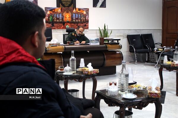 دیدار اعضای سازمان دانش‌آموزی قم با فرمانده سپاه استان