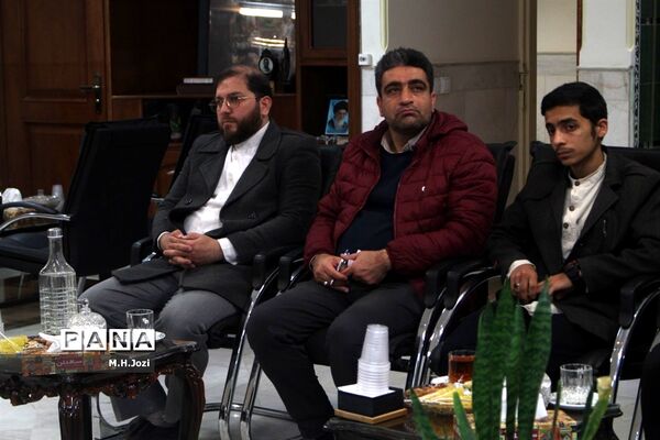 دیدار اعضای سازمان دانش‌آموزی قم با فرمانده سپاه استان