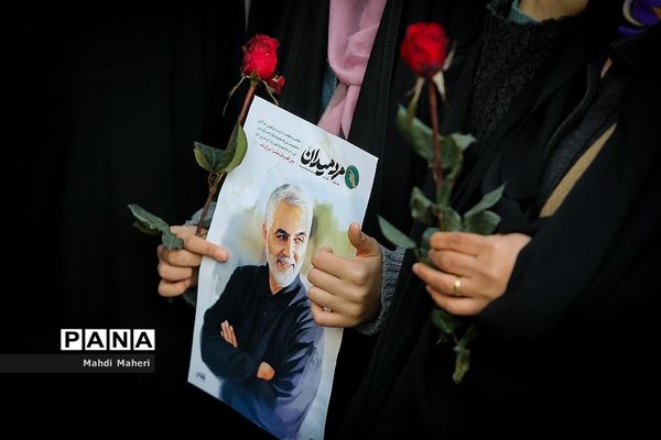 جشن خانوادگی میلاد حضرت فاطمه زهرا(س) در میدان امام حسین(ع)