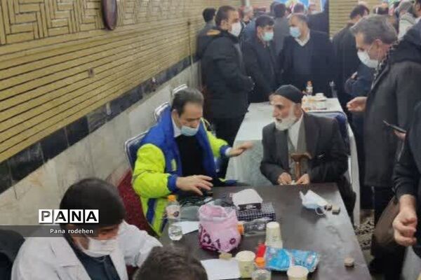 میز خدمت در نماز جمعه رودهن با حضور استاندار و فرماندار