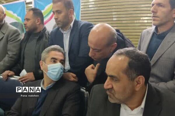 میز خدمت در نماز جمعه رودهن با حضور استاندار و فرماندار