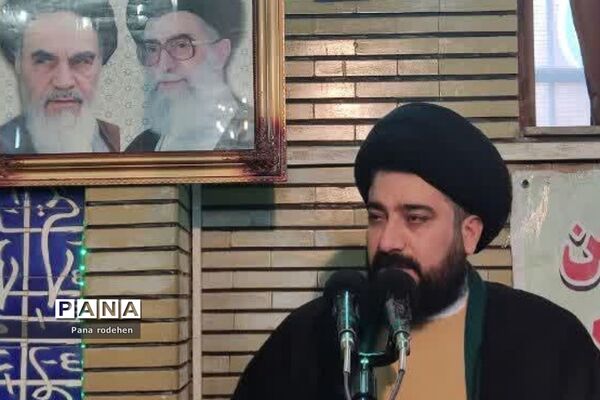 میز خدمت در نماز جمعه رودهن با حضور استاندار و فرماندار