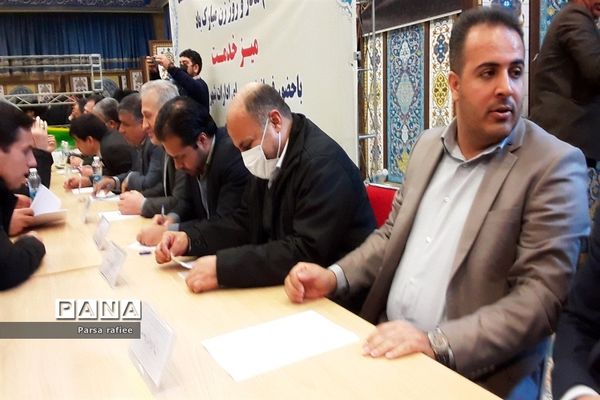 میز خدمت در مصلای صفادشت