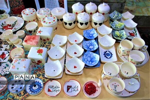 افتتاح نمایشگاه صنایع‌دستی، محصولات خانگی و غذای محلی در ابرکوه