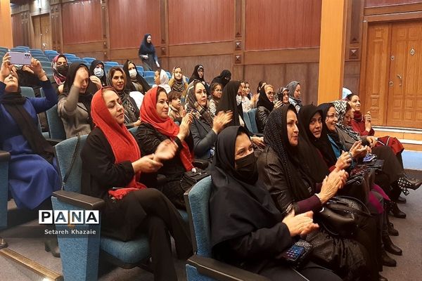 مراسم روز مادر دبستان احدیان در فرهنگسرای آریو مصلی نژاد