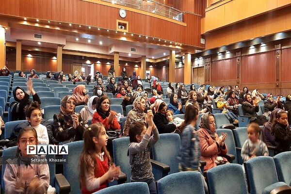 مراسم روز مادر دبستان احدیان در فرهنگسرای آریو مصلی نژاد
