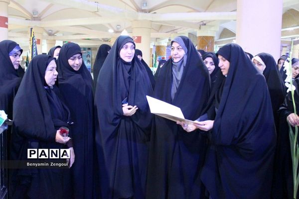 مراسم غبارروبی و عطرافشانی گلزار شهدا در بوشهر