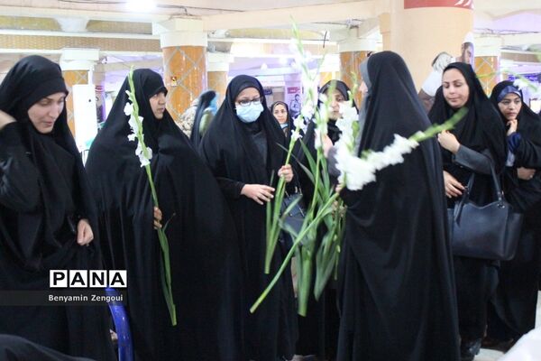 مراسم غبارروبی و عطرافشانی گلزار شهدا در بوشهر