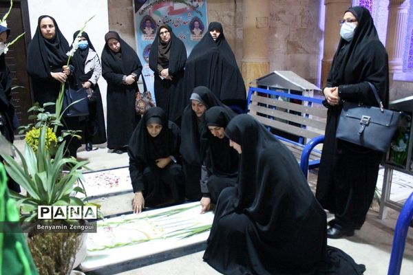 مراسم غبارروبی و عطرافشانی گلزار شهدا در بوشهر
