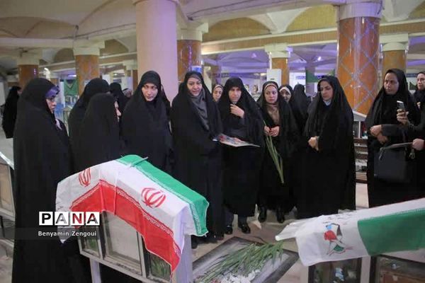 مراسم غبارروبی و عطرافشانی گلزار شهدا در بوشهر