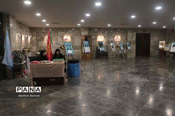 تقدیر از مادران شهدا در دهمین جشنواره اسوه‌های صبر و مقاومت