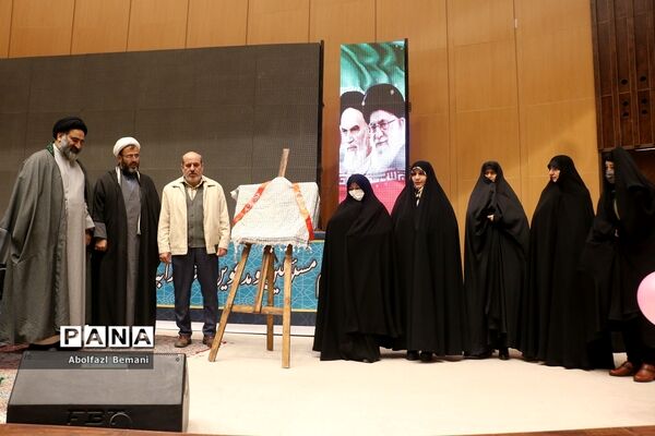 تقدیر از مادران شهدا در دهمین جشنواره اسوه‌های صبر و مقاومت