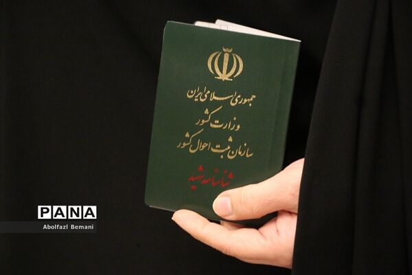 تقدیر از مادران شهدا در دهمین جشنواره اسوه‌های صبر و مقاومت