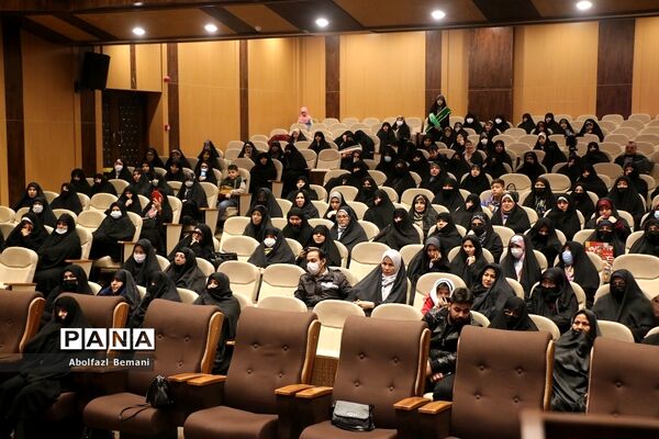 تقدیر از مادران شهدا در دهمین جشنواره اسوه‌های صبر و مقاومت