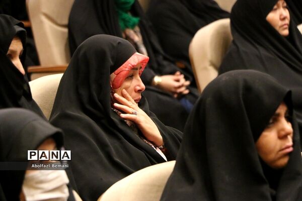 تقدیر از مادران شهدا در دهمین جشنواره اسوه‌های صبر و مقاومت
