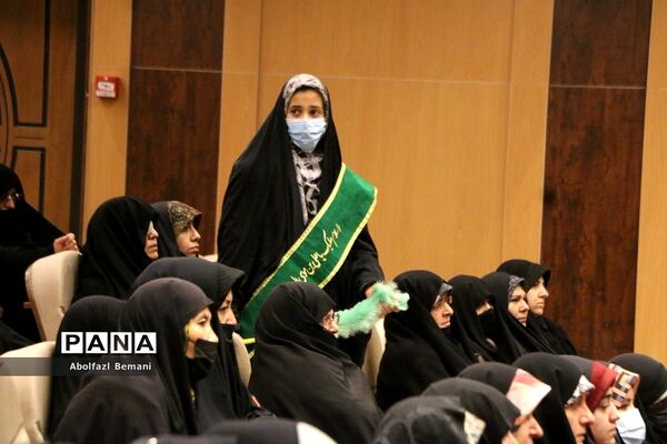 تقدیر از مادران شهدا در دهمین جشنواره اسوه‌های صبر و مقاومت