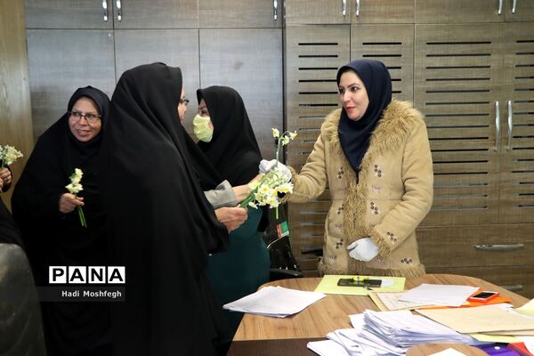 تجلیل از بانوان شاغل در حوزه  اداره‌کل آموزش و پرورش فارس