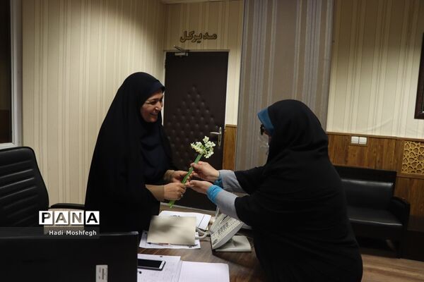 تجلیل از بانوان شاغل در حوزه  اداره‌کل آموزش و پرورش فارس