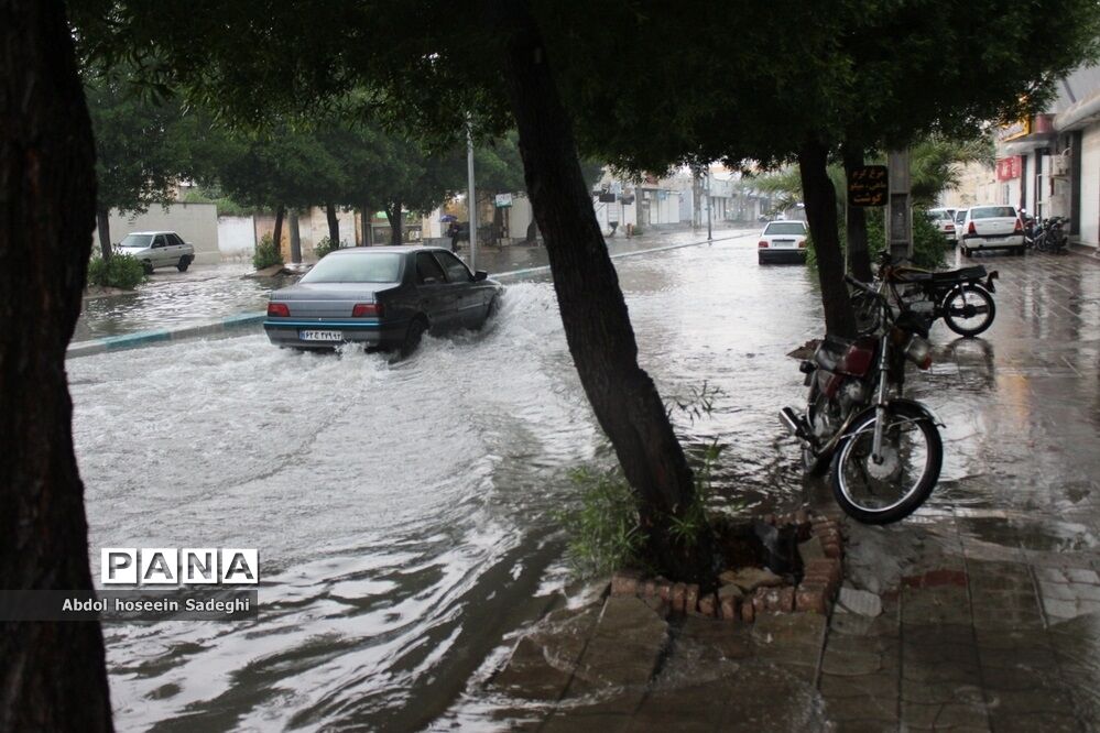 بارش باران و آبگرفتگی معابر در بوشهر