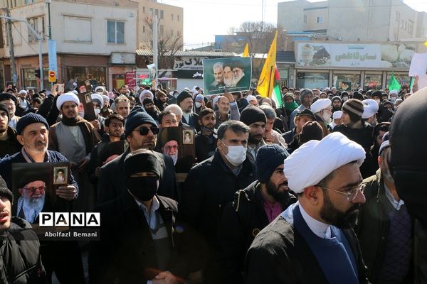 راهپیمایی مردم قم در محکومیت اهانت نشریه فرانسوی به مرجعیت