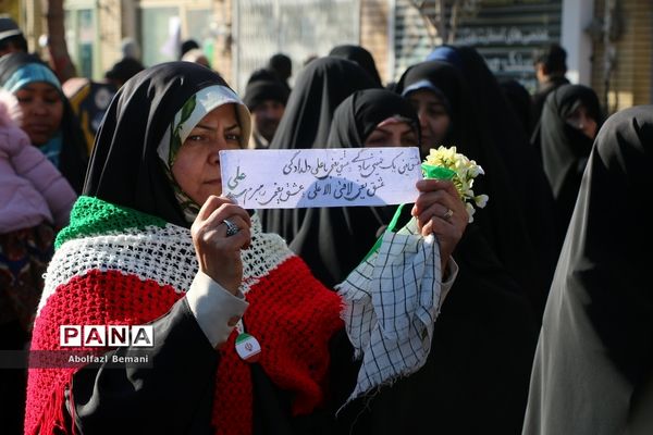 راهپیمایی مردم قم در محکومیت اهانت نشریه فرانسوی به مرجعیت