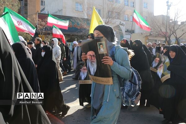 راهپیمایی مردم قم در محکومیت اهانت نشریه فرانسوی به مرجعیت