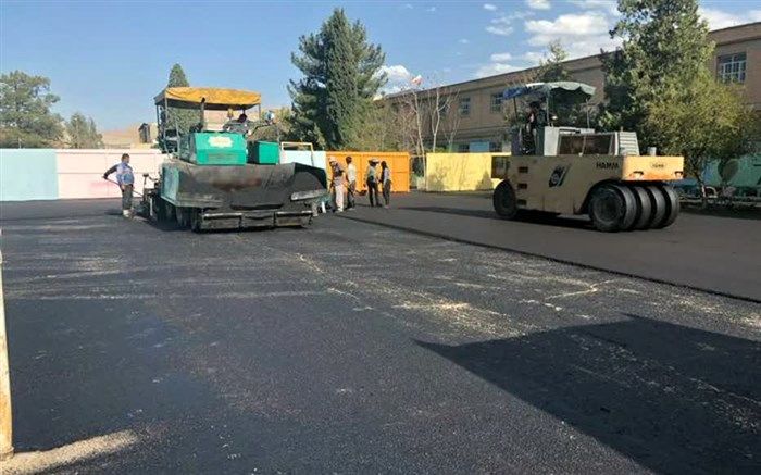 ترمیم و آسفالت ۱۰۵ هزار متر مربع محوطه مدارس استان