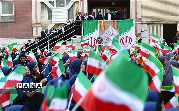 دانش‌آموزان و نسل جدید از اعتقادات قوی ملی و مذهبی برخوردارند