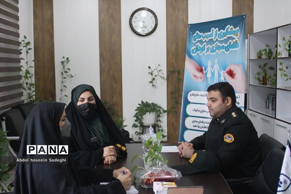 جلسه پیشگیری از آسیب‌های فضای مجازی بر کودکان