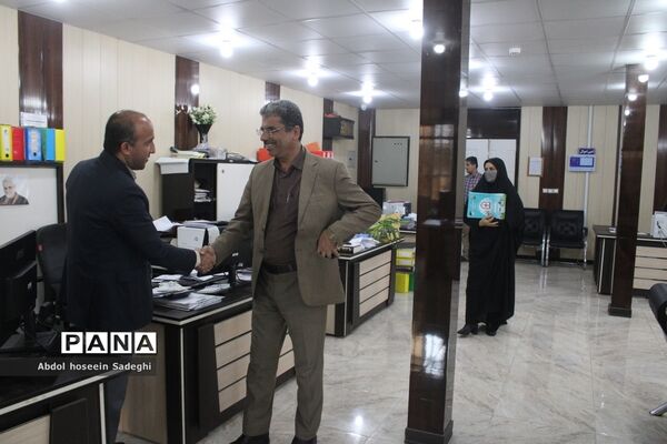 تجلیل از بانوان شاغل در حسابداری اداره‌کل آموزش و پرورش استان بوشهر