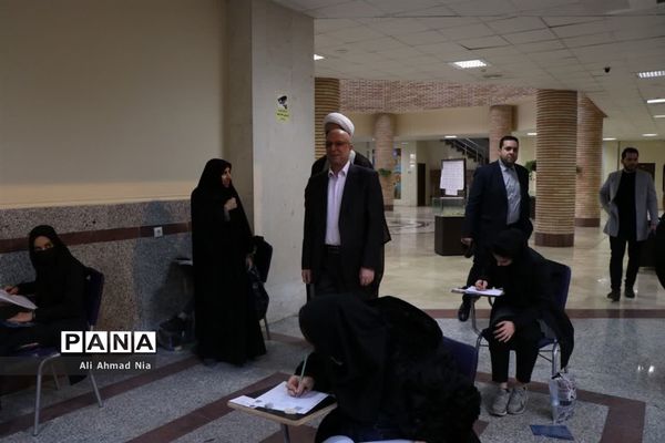 بازدید وزیر علوم از حوزه کنکور دانشگاه قم