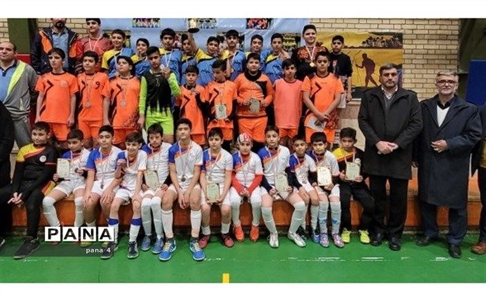 دبستان پسرانه کوثر با درخشش دانش‌آموزان خود قهرمان شد