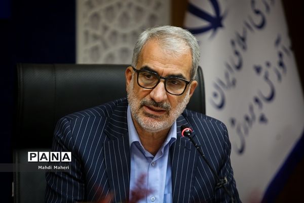 نشست وزیر آموزش‌ و پرورش با رئیس موسسه آموزشی اکو