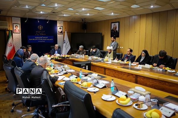 نشست وزیر آموزش‌ و پرورش با رئیس موسسه آموزشی اکو