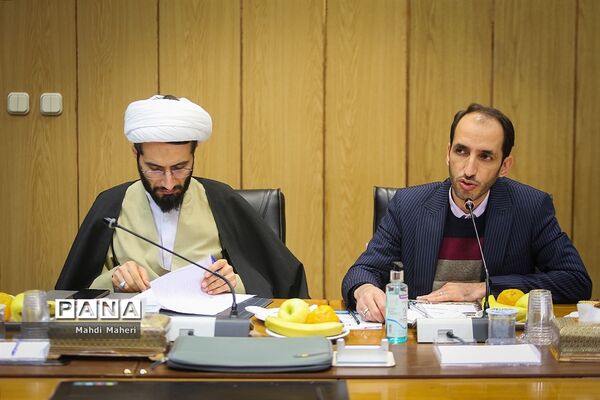 نشست وزیر آموزش‌ و پرورش با رئیس موسسه آموزشی اکو