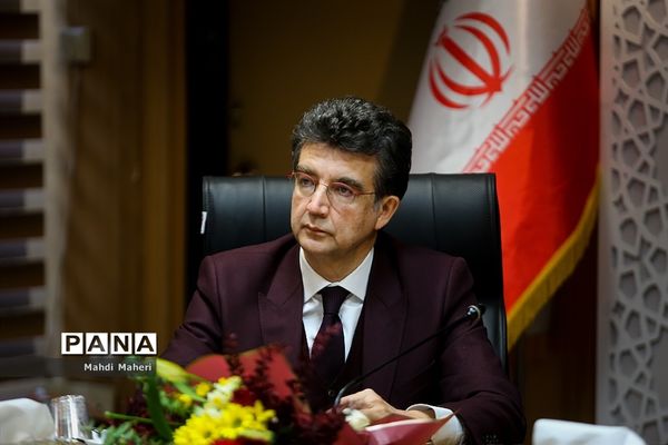 نشست وزیر آموزش‌ و پرورش با رئیس موسسه آموزشی اکو