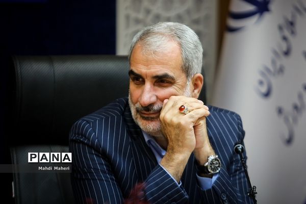 نشست وزیر آموزش‌ و پرورش با رئیس موسسه آموزشی اکو