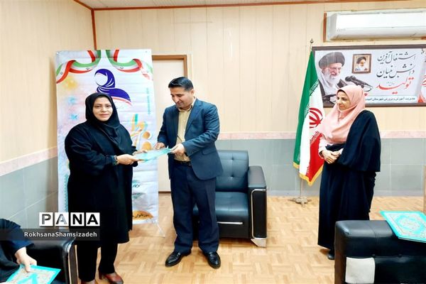 تجلیل از بانوان شاغل در اداره آموزش و پرورش شهرستان امیدیه