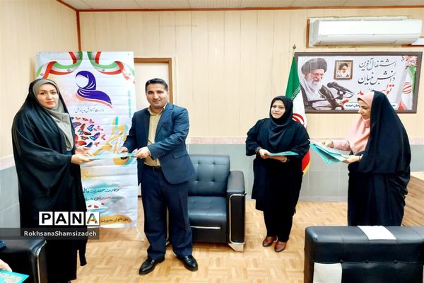 تجلیل از بانوان شاغل در اداره آموزش و پرورش شهرستان امیدیه
