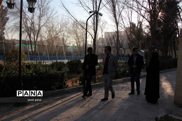 بازدید رئیس سازمان دانش‌آموزی استان یزد از موزه نور و روشنایی
