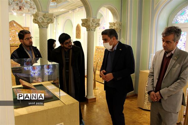 بازدید رئیس سازمان دانش‌آموزی استان یزد از موزه نور و روشنایی