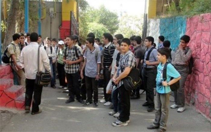 دانش‌آموزان را با سفرهای تربیتی در موقعیت خودسازی قرار می‌دهیم