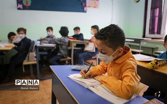 رفع مشکل کمبود داروی سرماخوردگی کودکان؛ مدارس در موج هشتم کرونا تعطیل نمی‌شود