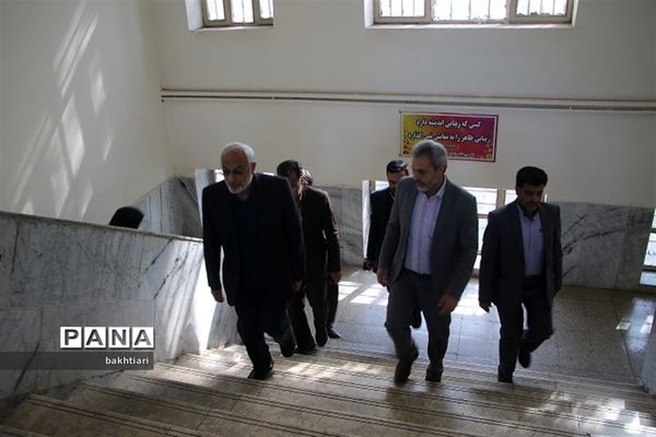 بازدید نماینده مردم کرمان و راور از حوزه امتحانات نهایی