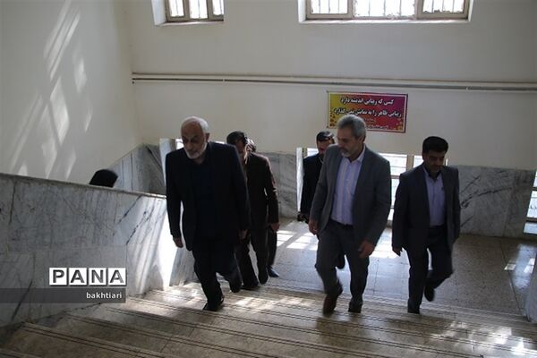 بازدید نماینده مردم کرمان و راور از حوزه امتحانات نهایی